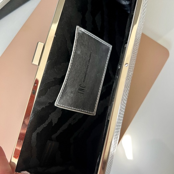 INC clutch - Picture 4 of 4